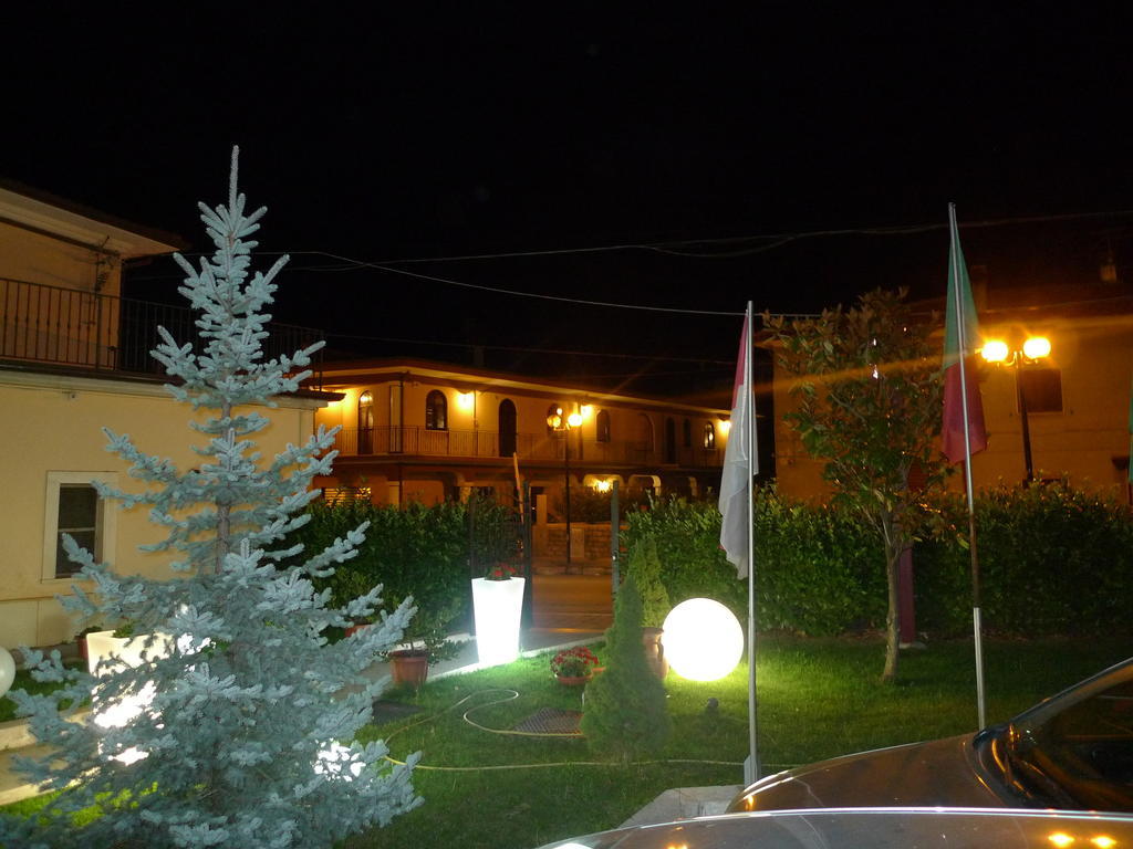 Capistrello Hotel De Meis מראה חיצוני תמונה