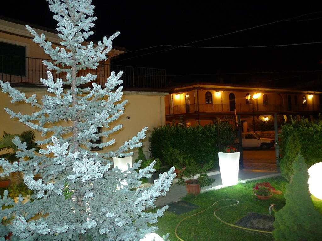 Capistrello Hotel De Meis מראה חיצוני תמונה