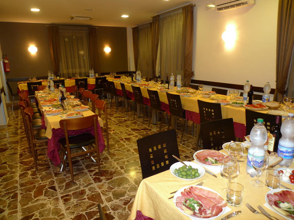 Capistrello Hotel De Meis מראה חיצוני תמונה