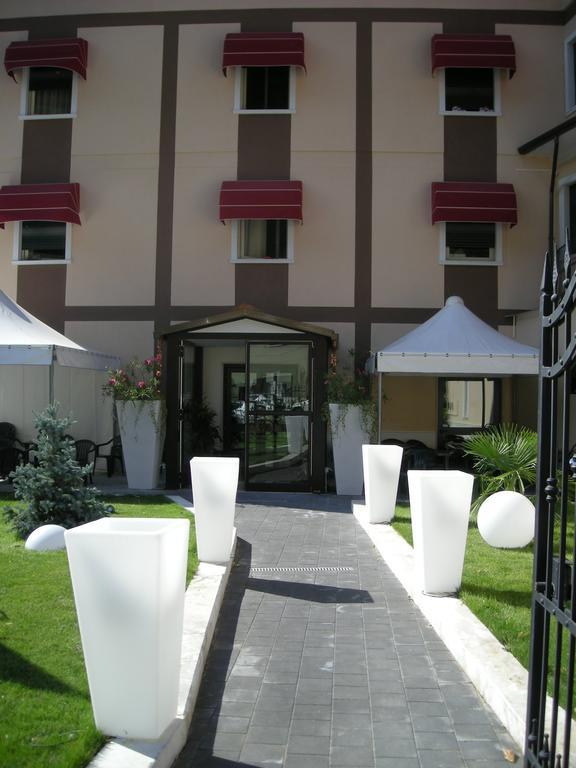 Capistrello Hotel De Meis מראה חיצוני תמונה