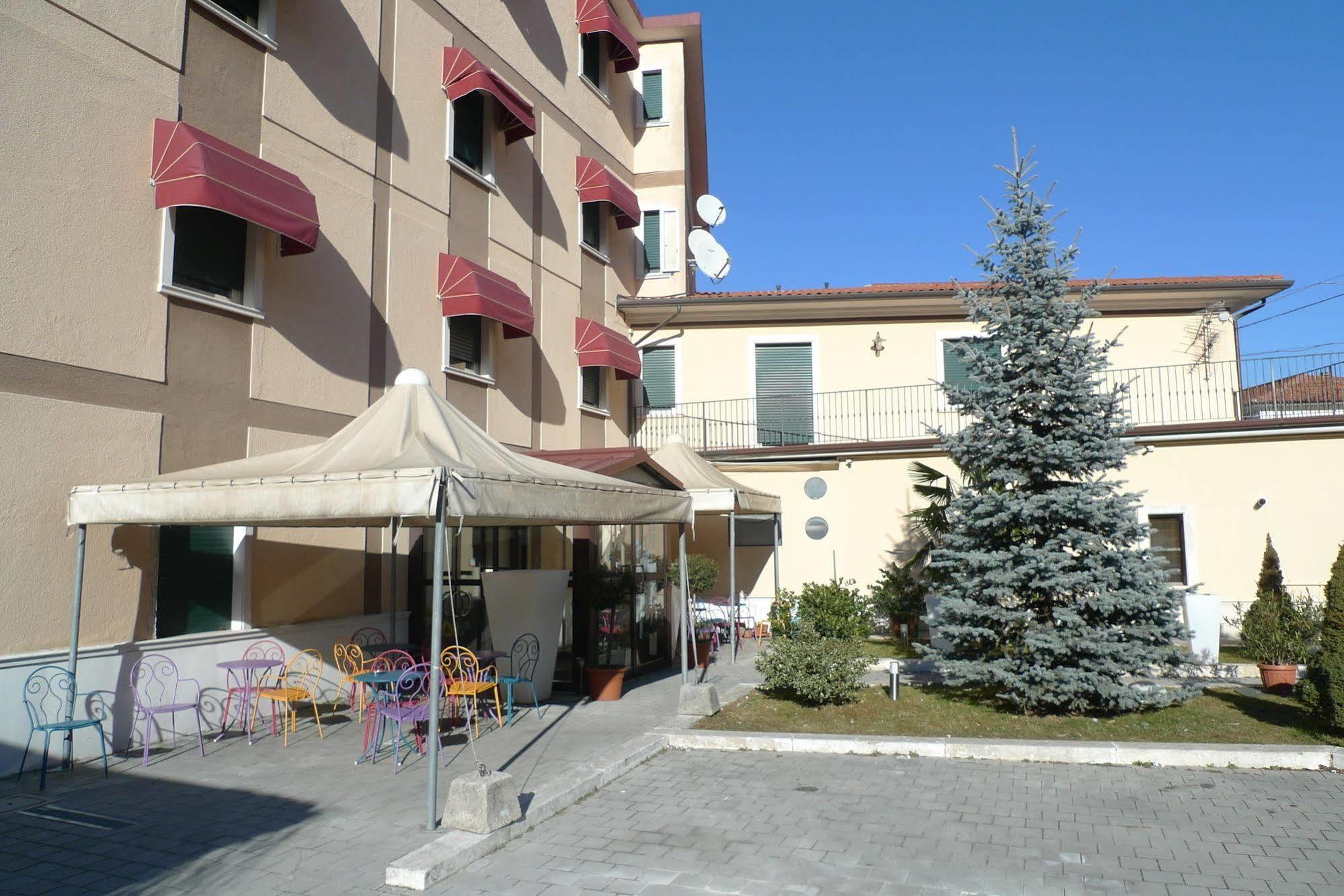 Capistrello Hotel De Meis מראה חיצוני תמונה