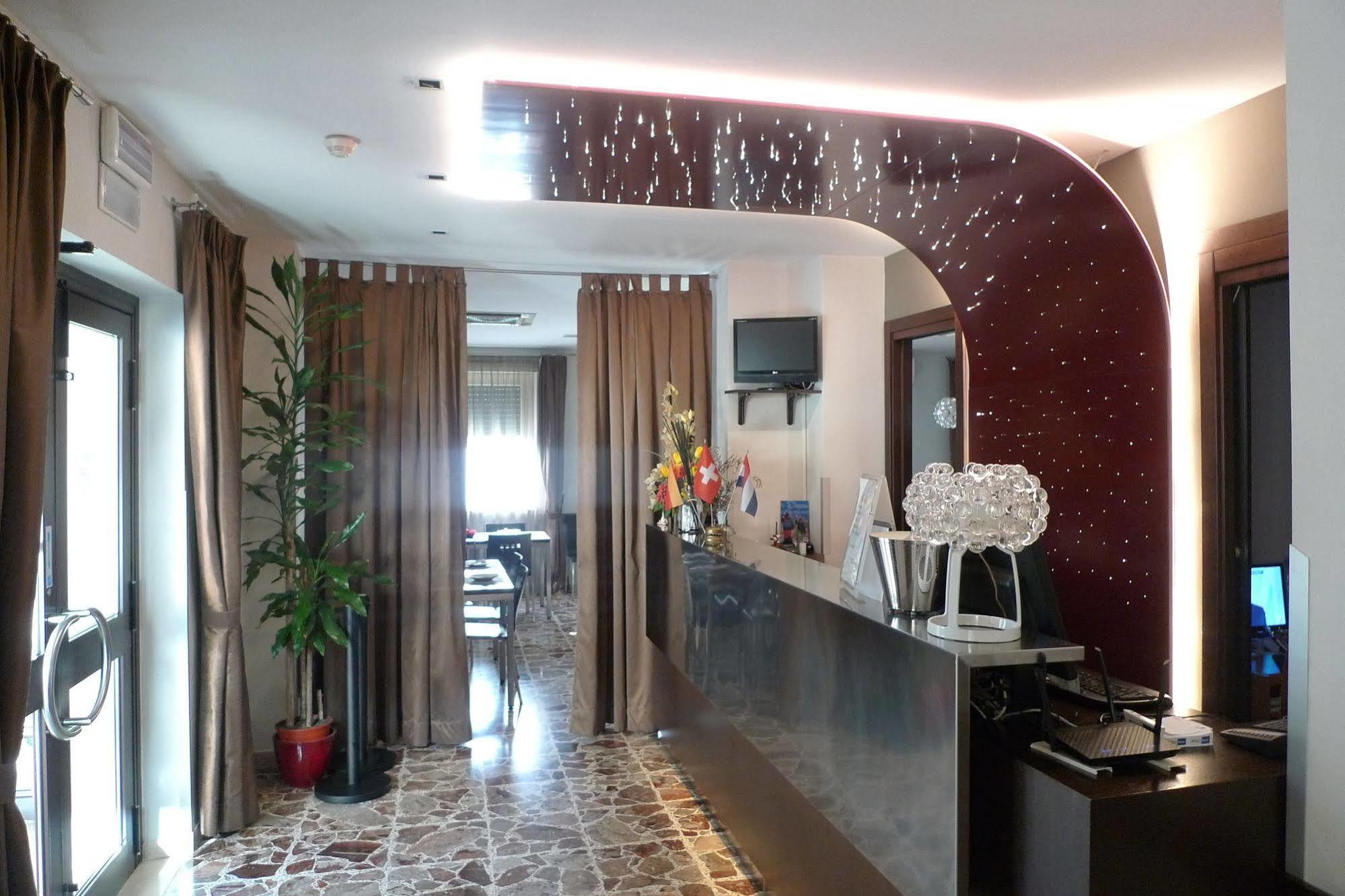 Capistrello Hotel De Meis מראה חיצוני תמונה