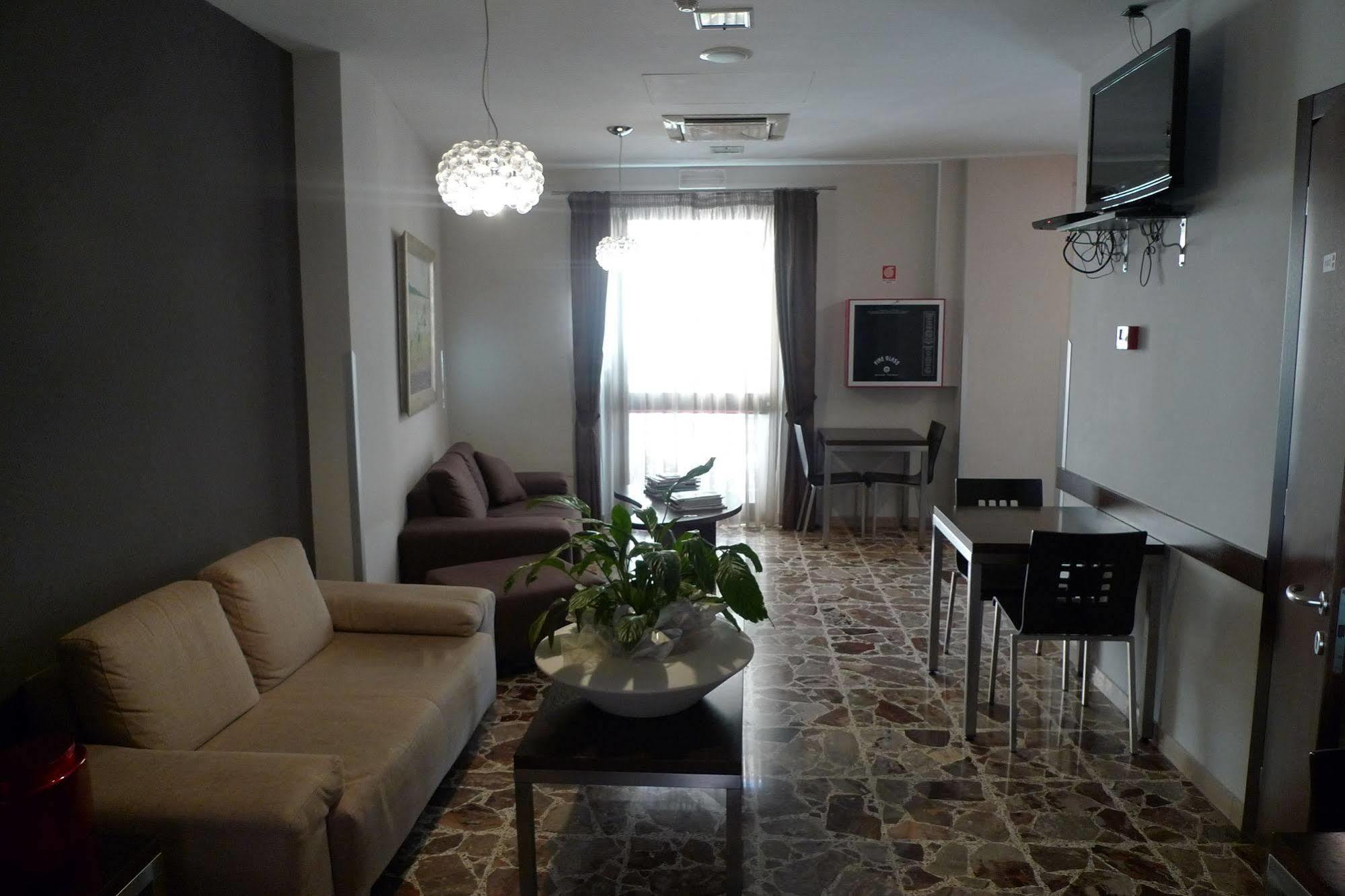Capistrello Hotel De Meis מראה חיצוני תמונה