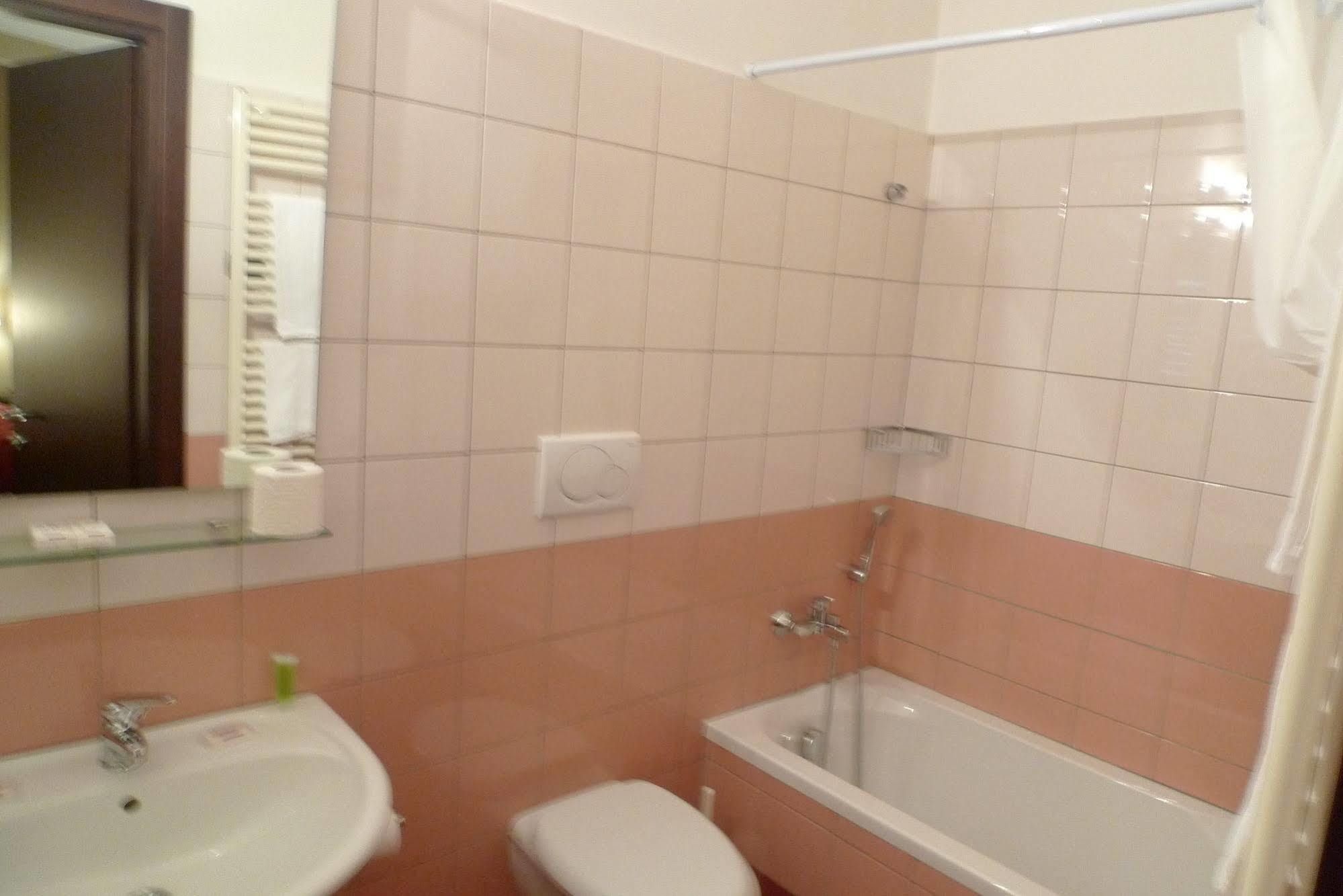 Capistrello Hotel De Meis מראה חיצוני תמונה