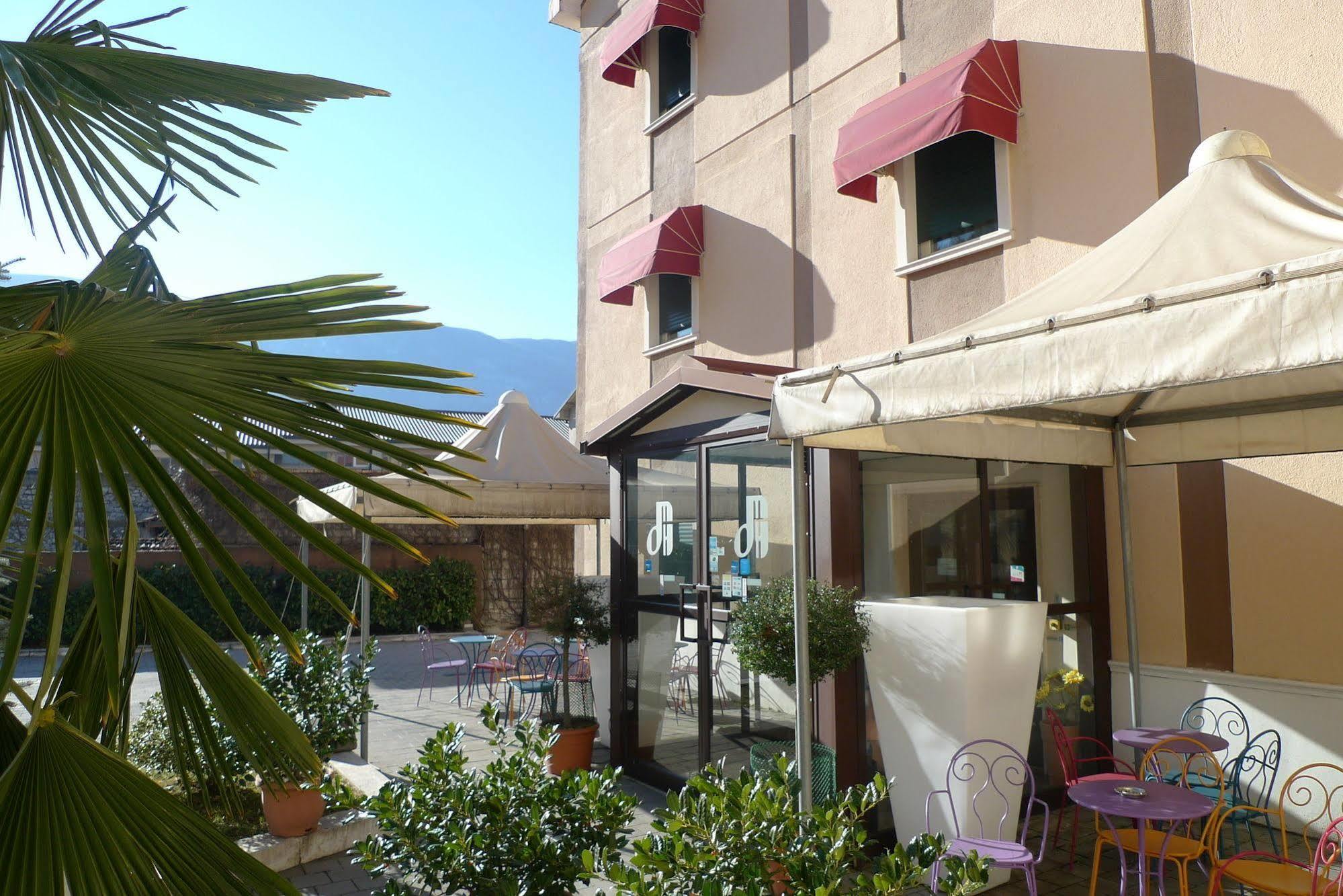 Capistrello Hotel De Meis מראה חיצוני תמונה