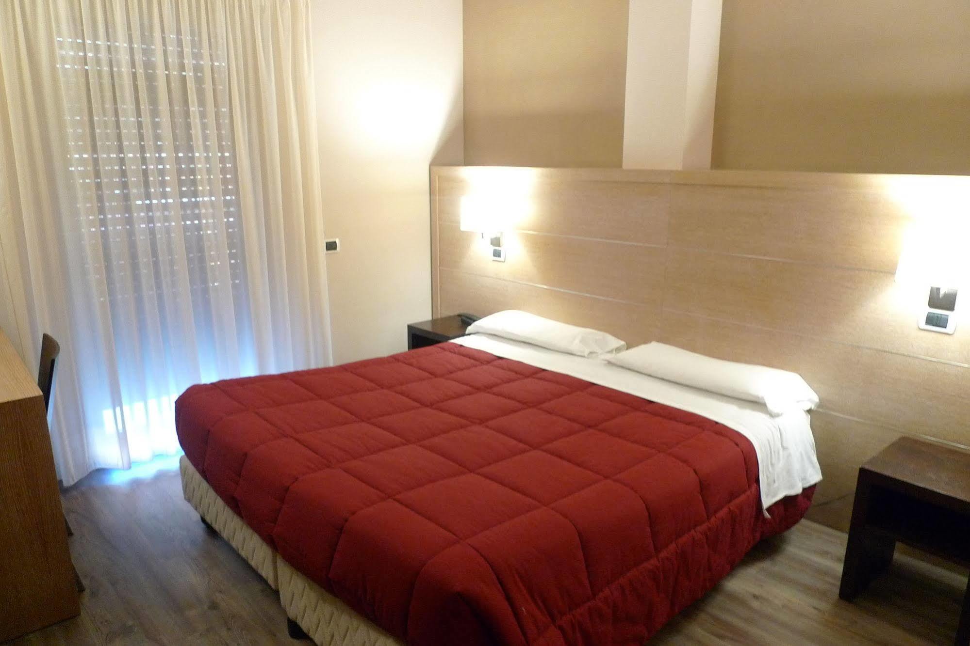 Capistrello Hotel De Meis מראה חיצוני תמונה