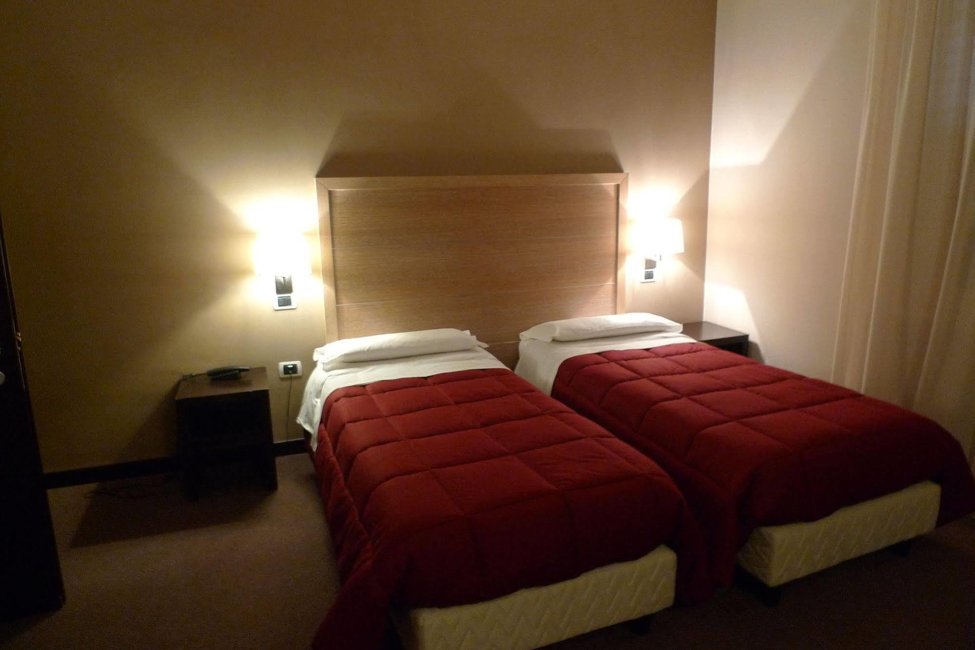 Capistrello Hotel De Meis מראה חיצוני תמונה